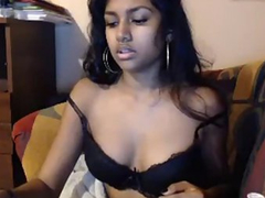 Juicy Indian Babe Flashing Her Boobs On Webcam