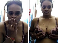 Telugu Aunty Showing Her Boobs