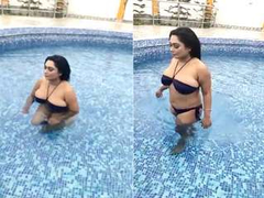 Today Exclusive- Sexy Bhabhi In Swimming Pool