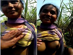 Shy Indian hottie allows her boyfriend to touch her boobs during a nice walk