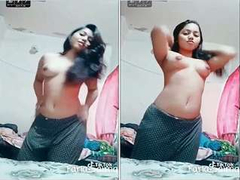 Tiktok video of a Desi hottie turns XXX as she loses her clothes for you