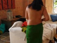 Desi aunty removes her blouse and skirt as she tries to get even more XXX