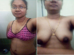 Nerdy Desi aunty flaunts her big natural saggy boobs after removing her bra XXX