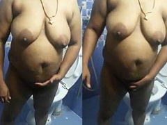 Pregnant Desi aunty from Chennai is naked in the bathroom and masturbates