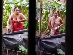 Hidden Cam Captures Sexy Desi Girl Outdoor Nude Bathing Session